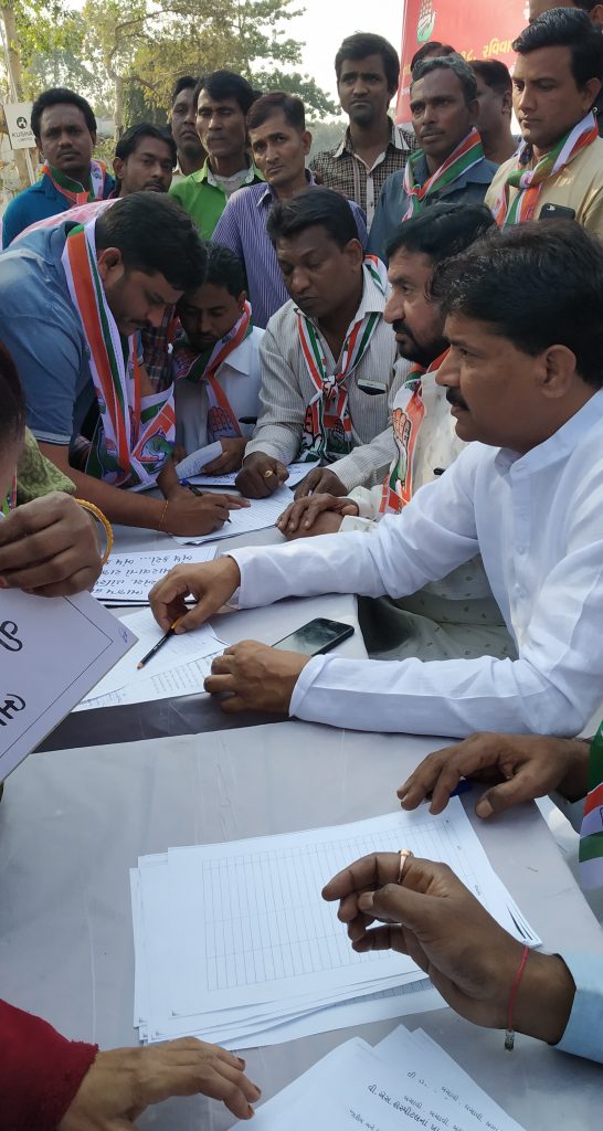 Congress launches signature protest