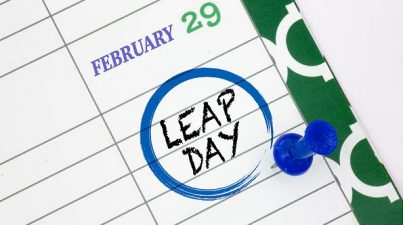 why celebrating leap year? know the history of 29 february kem manavavama aave che leap year? jano duniya ma 29 february e kevi kevi ghatnao gati hati?