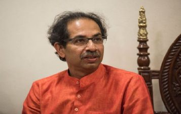 Maharashtra CM and Shiv Sena Chief Uddhav Thackeray in Ayodhya, I want to announce that not from the state govt, but from my trust, I offer an amount of Rs. 1 crore ayodhya ma CM Thackeray Rammandir nirman mate rupiya 1 crore ni jaherat