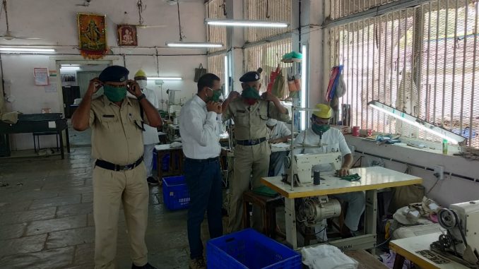 Prisoners are also making masks in jail