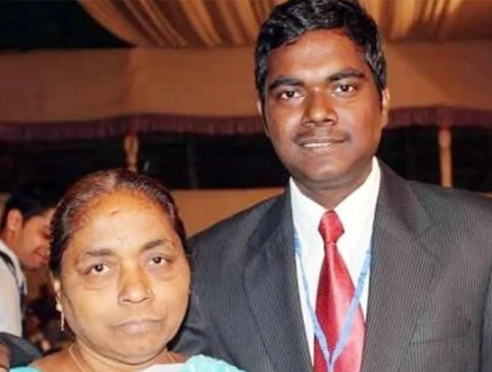 friendship day upsc ias officer varun baranwal his friends paid fees Friendship day panchar ni dukan par karta hate kam mitro e bhari fee bani gaya IAS officer