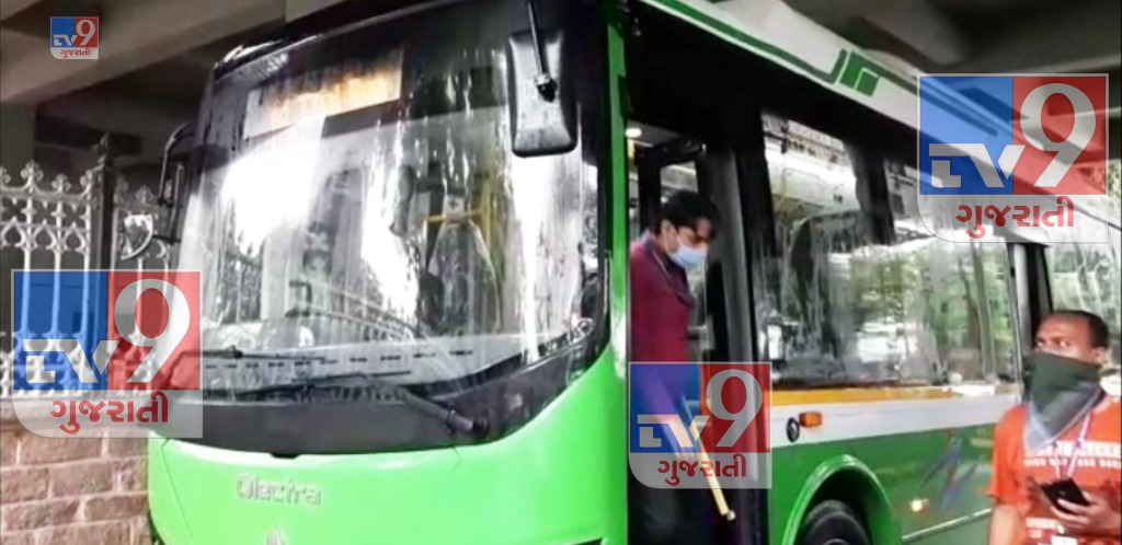 Surat: Have rasta par dodse paryavaran ane indhan bachavti Green Bus