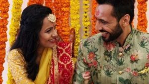 : https://tv9gujarati.com/Punit- Pathak- Engaged- To -Girlfriend- Nidhi- Moony -Singh-punit -ye-kari-sagai/