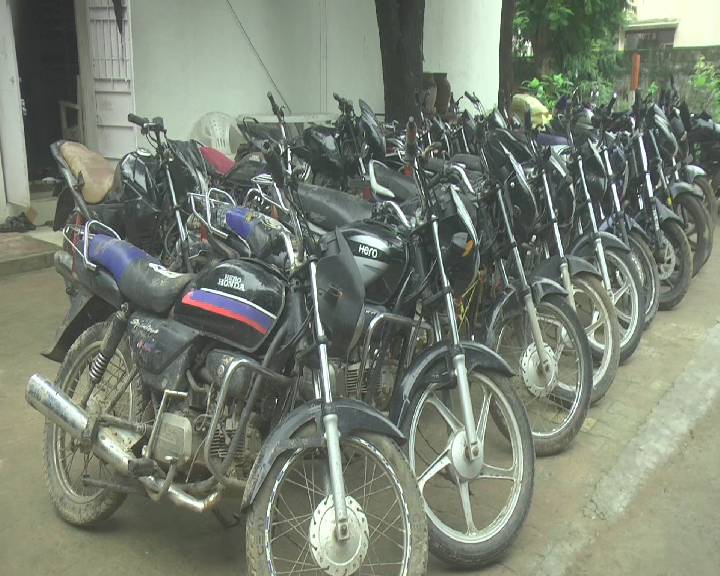 Sabarkantha: Bike chor mexi gang LCB na sankanja ma 17 jetla bike ni chori ni kabulat