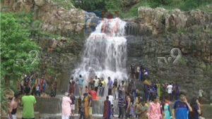 Natural scenery created by Sunsar Falls, tourists flock to enjoy the falls 1