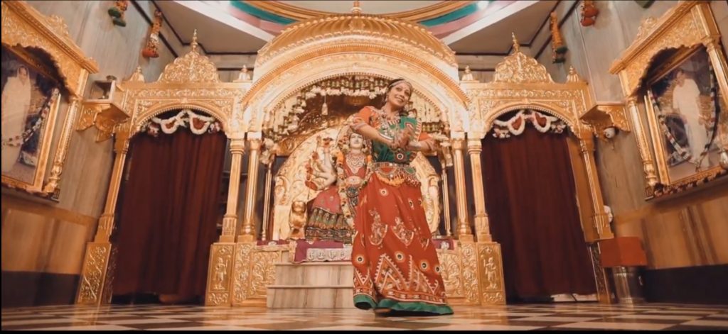 Surat ni super mom e taiyar karyo surati ramjat na name vertual garba dance Gujarat na 28 lok nurtyo no karyo samavesh
