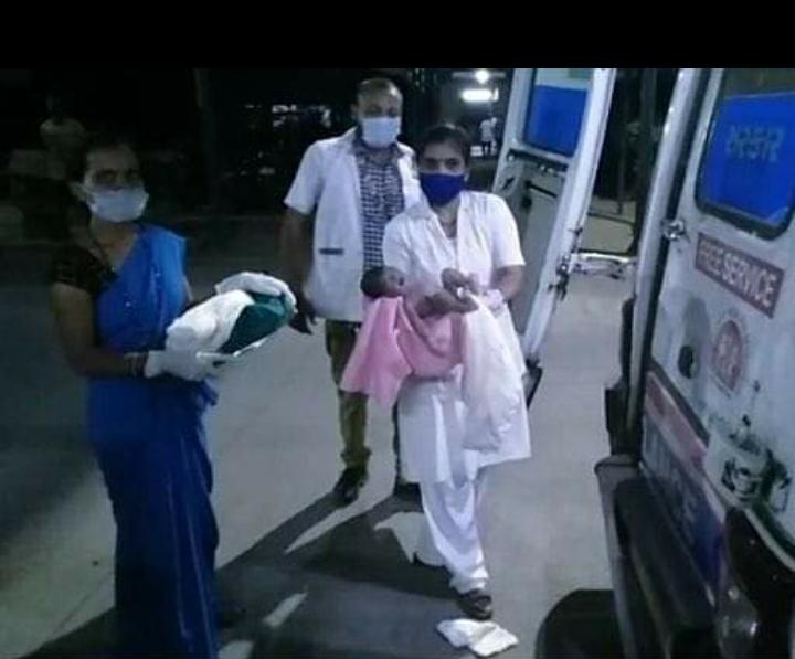 Surat civil na truma centre bahar mahila e 108 ma balki ne aapyo janm mahila no corona report aavyo positive