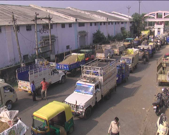 Sabarkantha: magfali ni mablakh aavak thi marketyard ubhrava lagi teka na dar karta pan vadhu bhav malta kheduto ne rahat