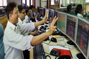 Bhāratīya śērabajārōmāṁ tējī yathāvata, sēnsēksa 40 hajāranē pāra pahōn̄cyō 65/5000 Indian stock markets rise, Sensex crosses 30,000