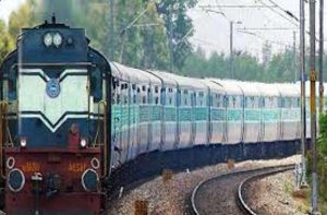 Railway ma have order aapi garam bhojan ke pina nahi medvi shakay train mathi pantry hatavi base kitchen thi service aapse
