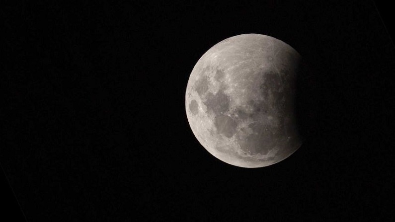 lunar-eclipse-2020-date-and-timing-of-chandar-grahan-and-their-affect-all-you-need-to-know 30 november e aa varsh nu chelu chandra grahan jano shu che tenu mahatva